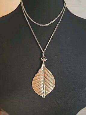 Leaf Pendant Necklace Silver-tone Long